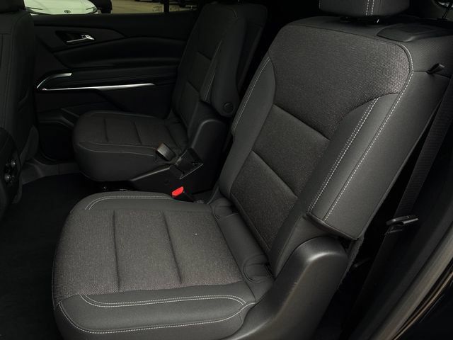 Used 2025 Chevrolet Traverse LT w/ Sun and Wheel Package FWD image 10