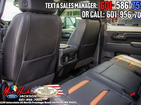 Used 2025 GMC Sierra 2500 AT4 w/ AT4 Premium Plus Package AWD/4WD image 12