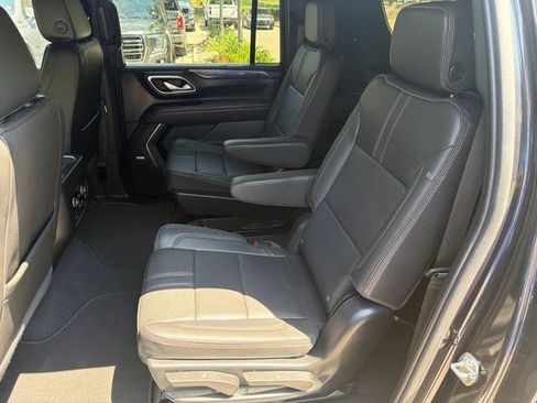 Used 2024 Chevrolet Suburban RST w/ Luxury Package AWD/4WD image 13