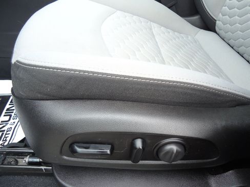 Used 2021 Chevrolet Equinox LT AWD/4WD image 25