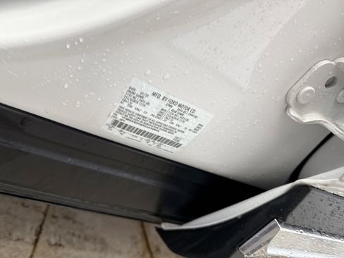 Used 2022 Ford Explorer XLT image 11