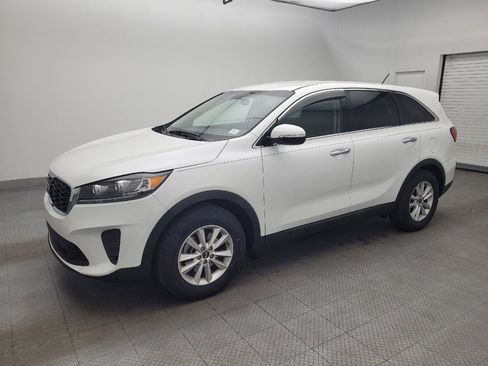 Used 2019 Kia Sorento LX image 2