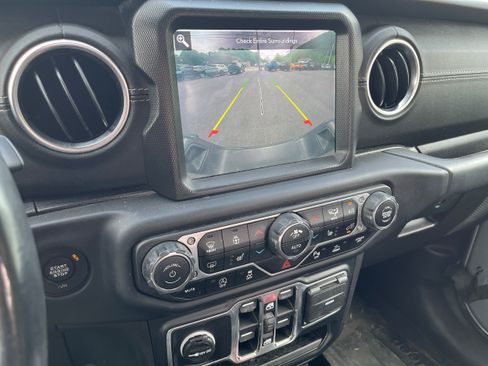Used 2020 Jeep Gladiator Overland AWD/4WD image 19