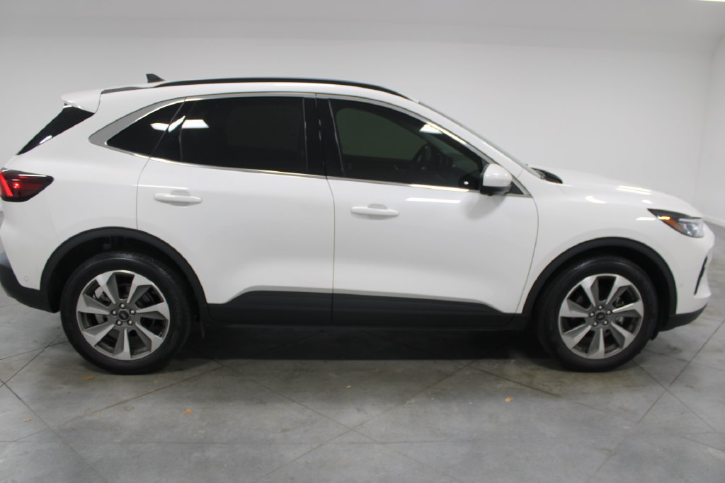 Used 2024 Ford Escape Platinum w/ Premium Technology Package AWD/4WD image 11