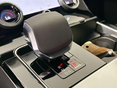 Certified 2021 Land Rover Range Rover Velar R-Dynamic S image 18