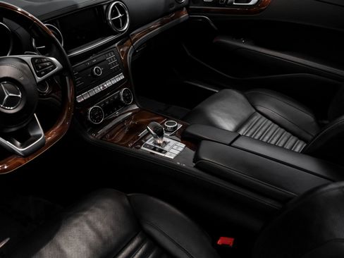 Used 2017 Mercedes-Benz SL 550 image 28