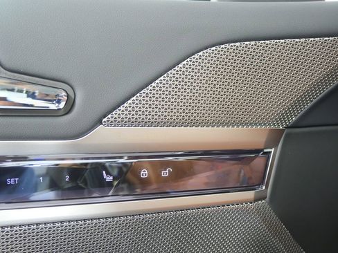 New 2026 BMW i7 xDrive60 w/ Executive Package AWD/4WD image 9