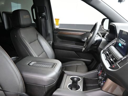 Used 2023 Chevrolet Tahoe High Country image 14