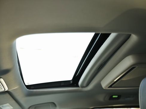 Certified 2025 Honda Odyssey Touring image 19