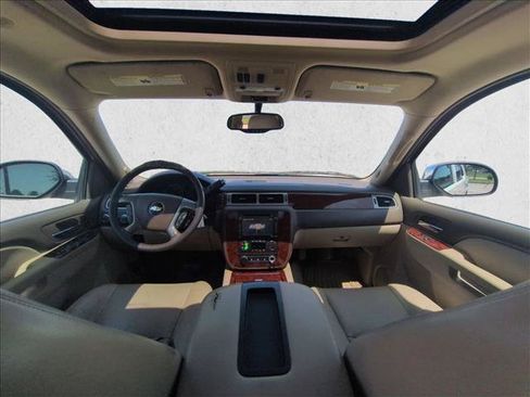 Used 2013 Chevrolet Tahoe LTZ AWD/4WD image 16