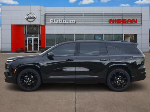 Used 2025 Chevrolet Traverse RS FWD image 3