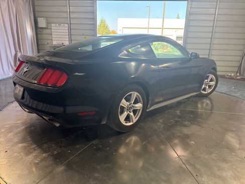Used 2015 Ford Mustang Coupe image 4