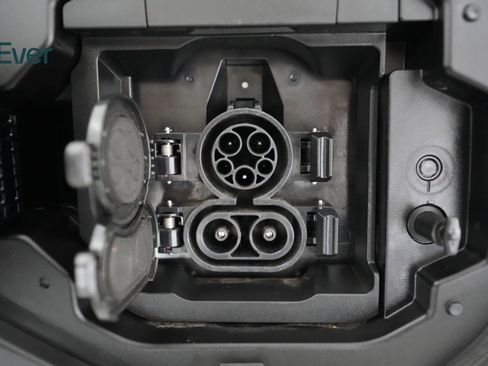 Used 2023 Subaru Solterra Touring image 10