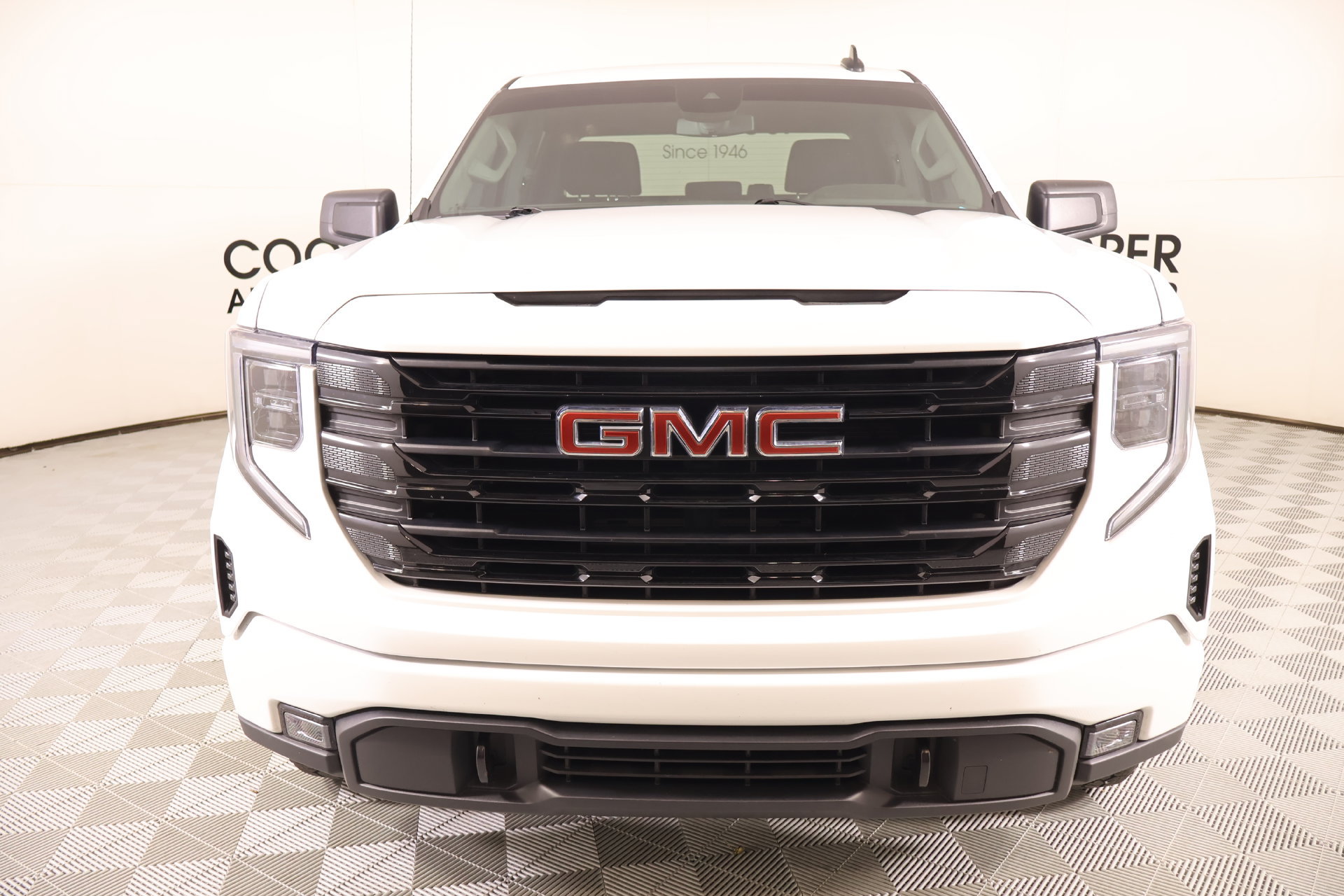 Used 2025 GMC Sierra 1500 Elevation AWD/4WD image 9