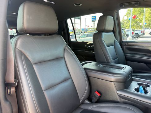 Used 2022 Chevrolet Suburban Z71 AWD/4WD image 25