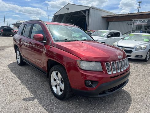 Used 2016 Jeep Compass Latitude image 1