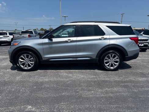 Used 2024 Ford Explorer XLT w/ Equipment Group 202A AWD/4WD image 4