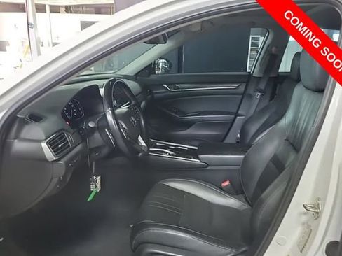 Used 2018 Honda Accord Touring image 7
