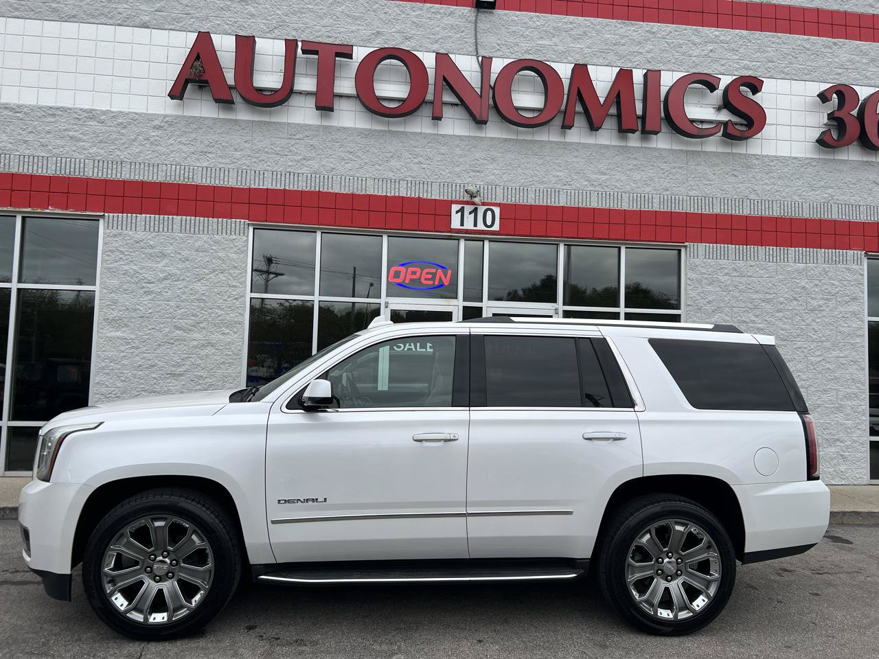 Used 2016 GMC Yukon Denali w/ Open Road Package AWD/4WD image 3