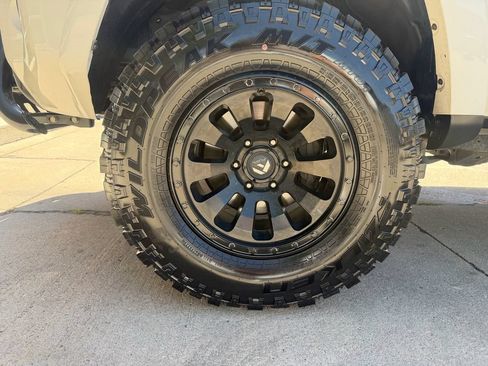 Used 2016 Toyota 4Runner SR5 AWD/4WD image 40