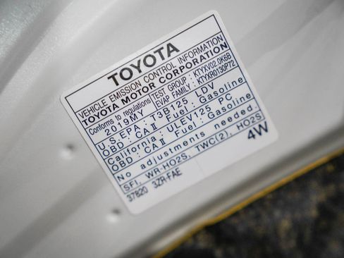 Certified 2019 Toyota C-HR XLE image 27