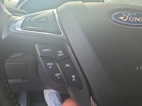 Used 2019 Ford Edge SEL w/ Equipment Group 201A AWD/4WD image 12