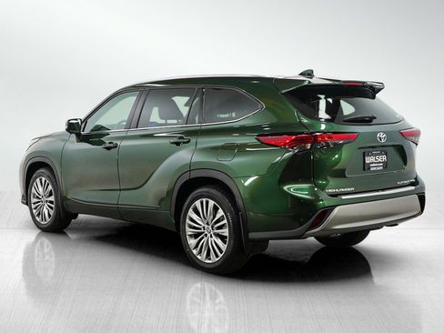 Used 2023 Toyota Highlander Platinum image 3