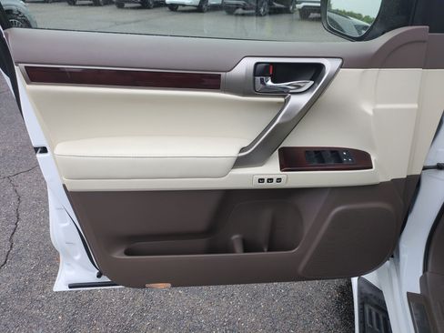 Used 2017 Lexus GX 460 Premium w/ Premium Package AWD/4WD image 12