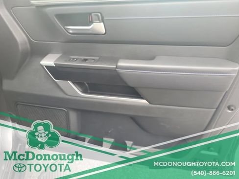 Used 2024 Toyota Sequoia Platinum AWD/4WD image 41