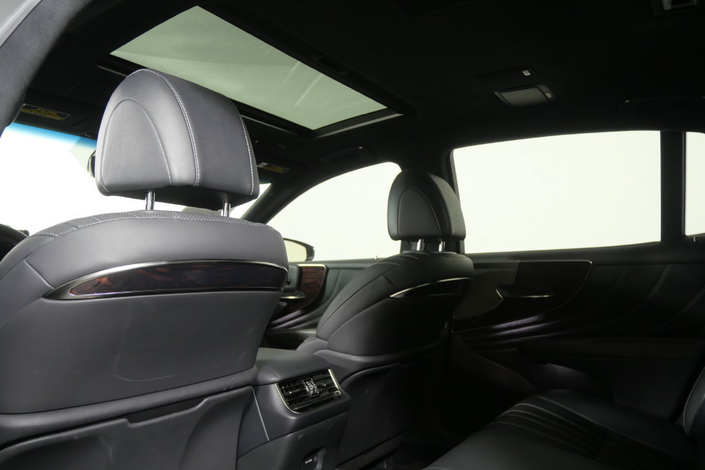 Used 2021 Lexus LS 500 w/ Interior Upgrade Package RWD image 23