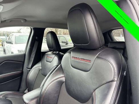 Used 2022 Jeep Cherokee Trailhawk image 6