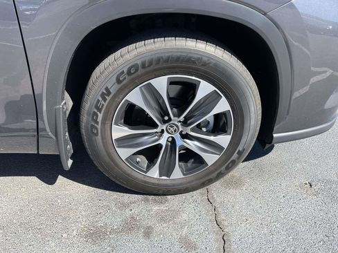 Used 2021 Toyota Highlander XLE image 21