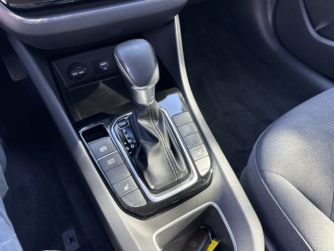 Used 2022 Hyundai Ioniq SE FWD image 12