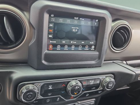 Used 2018 Jeep Wrangler Unlimited Sport S AWD/4WD image 17