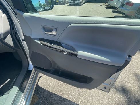 Used 2019 Toyota Sienna XLE w/ XLE Navigation Package AWD/4WD image 20