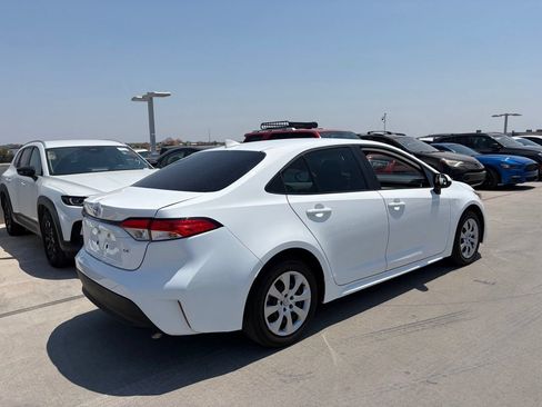 Used 2025 Toyota Corolla LE FWD image 2