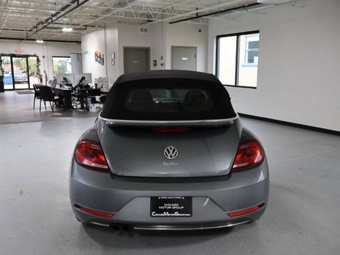 Used 2018 Volkswagen Beetle 2.0T S FWD image 24
