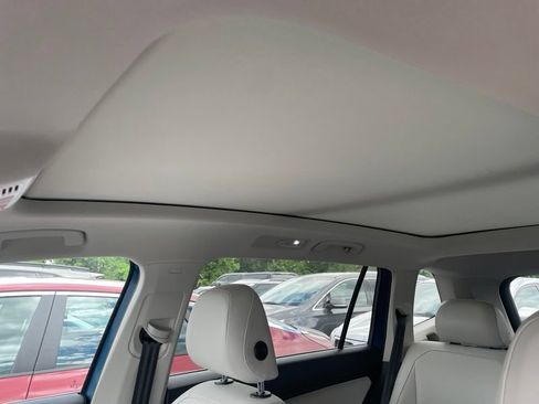 Used 2019 Volkswagen Tiguan SEL AWD/4WD image 10