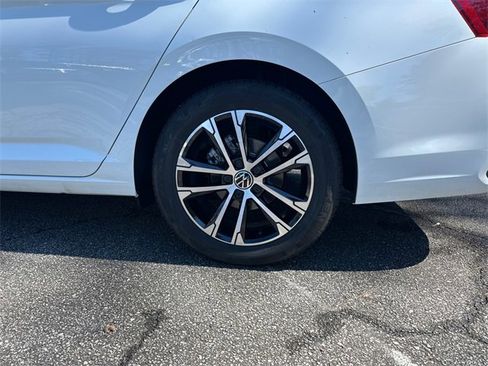 Used 2025 Volkswagen Jetta Sport image 33