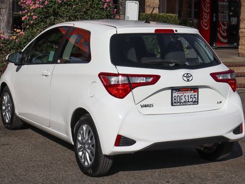 Used 2018 Toyota Yaris L image 6