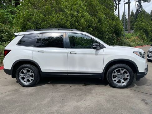 Used 2023 Honda Passport TrailSport image 3