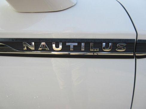 Used 2023 Lincoln Nautilus Reserve w/ Equipment Group 201A image 13