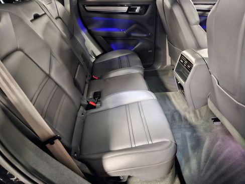 Used 2022 Porsche Cayenne S image 20