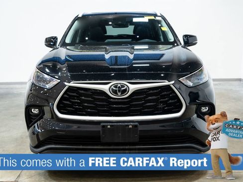 Used 2023 Toyota Highlander XLE image 2