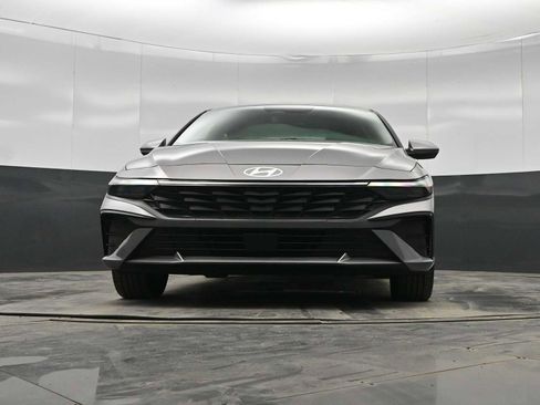 Used 2025 Hyundai Elantra SEL image 32