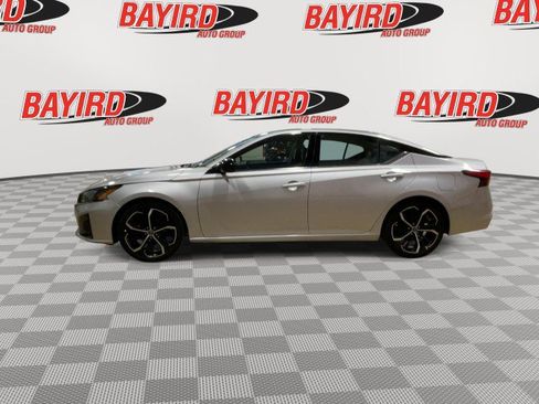 Used 2024 Nissan Altima 2.5 SR FWD image 5