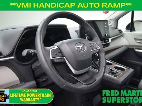 Used 2022 Toyota Sienna XLE image 15