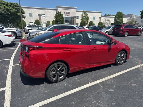 Used 2022 Toyota Prius Limited FWD image 2