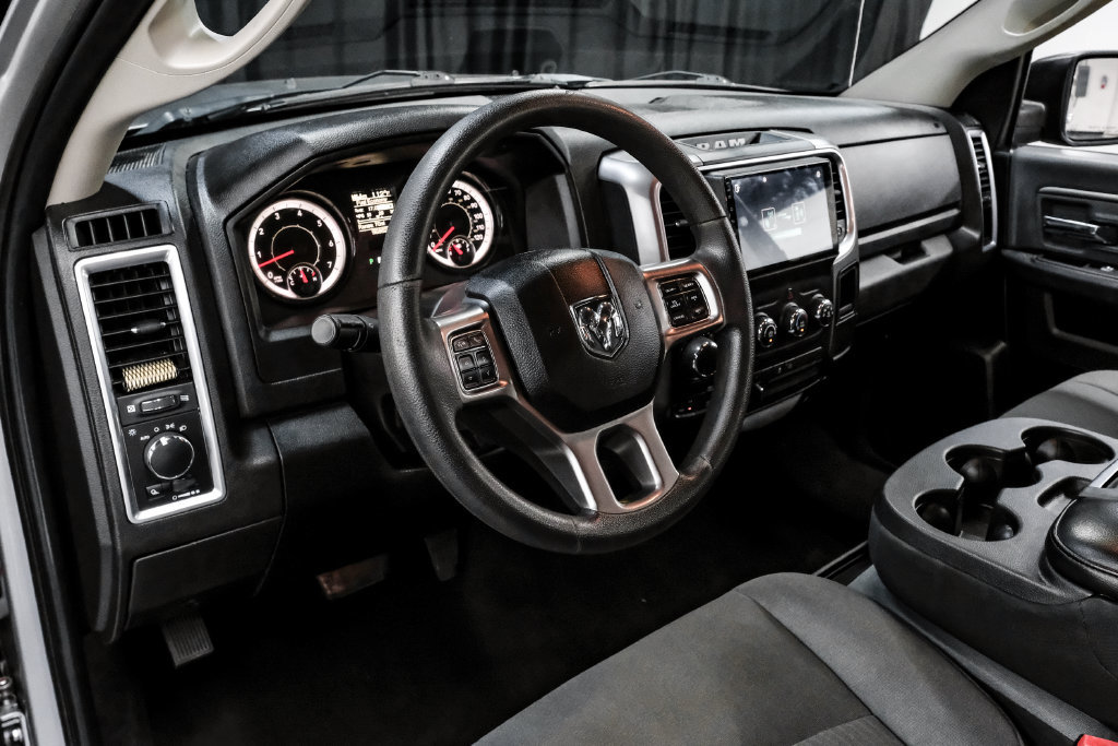 Used 2021 RAM 1500 Classic SLT AWD/4WD image 3