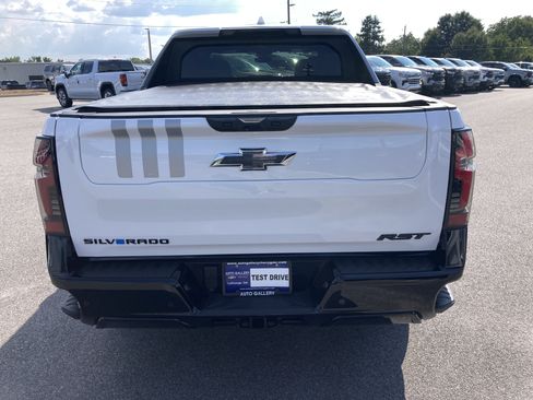 New 2026 Chevrolet Silverado EV 4x4 Crew Cab image 7